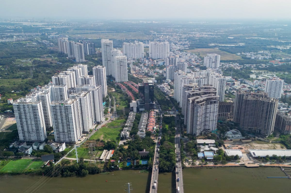 Khó khăn sở hữu nhà ở tại Hà Nội và TP.HCM: Bài toán nan giải cho người dân