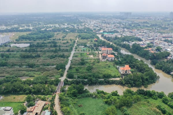 "Khu đô thị 'ma' và vấn đề thuế nhà đất cho người giàu."