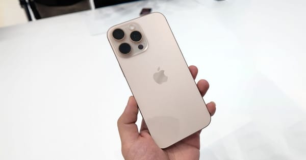 Đánh Giá iPhone 16 Pro Với Thiết Kế Hợp Kim Titan