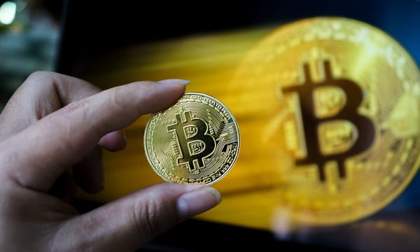 Bitcoin vượt mốc 100.000 USD giữa biến động thị trường